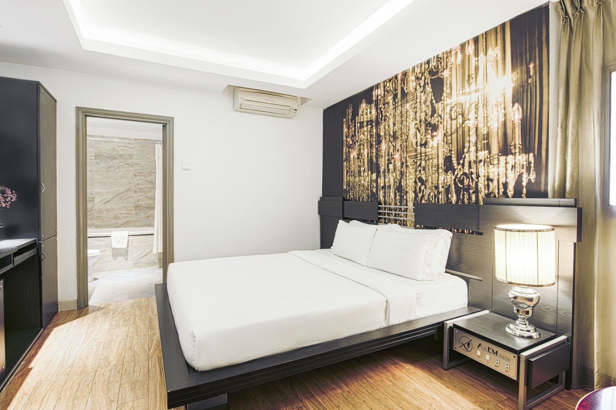 DELUXE, DOUBLE BED