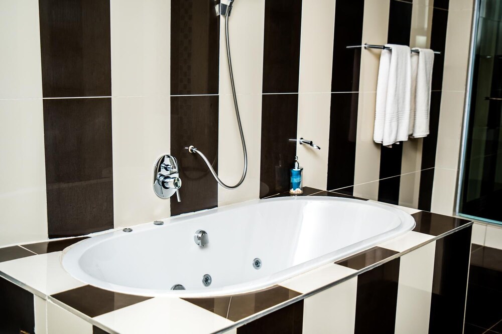 Ruby Stone Boutique Hotel 48/50
