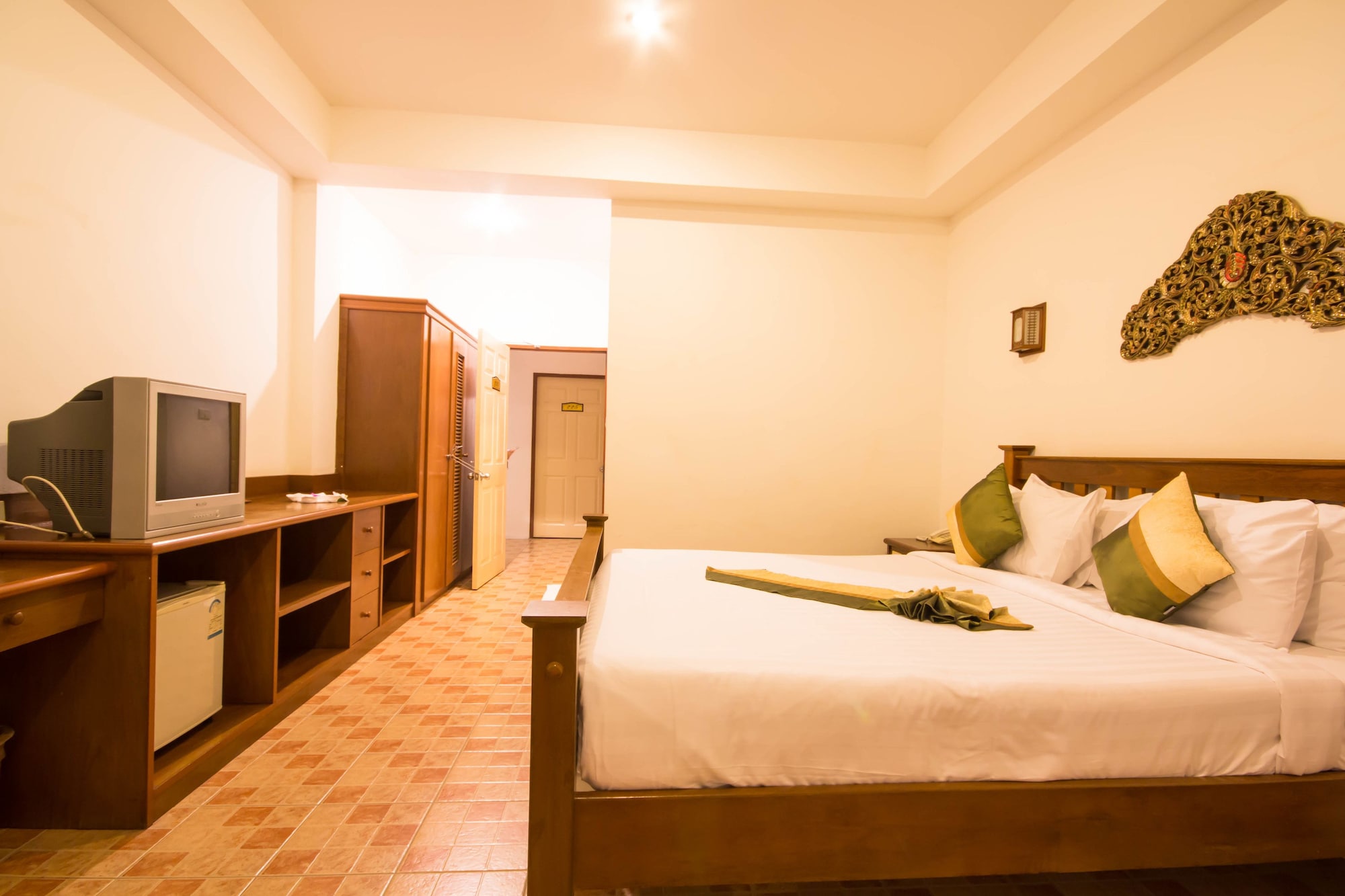 DELUXE, DOUBLE BED