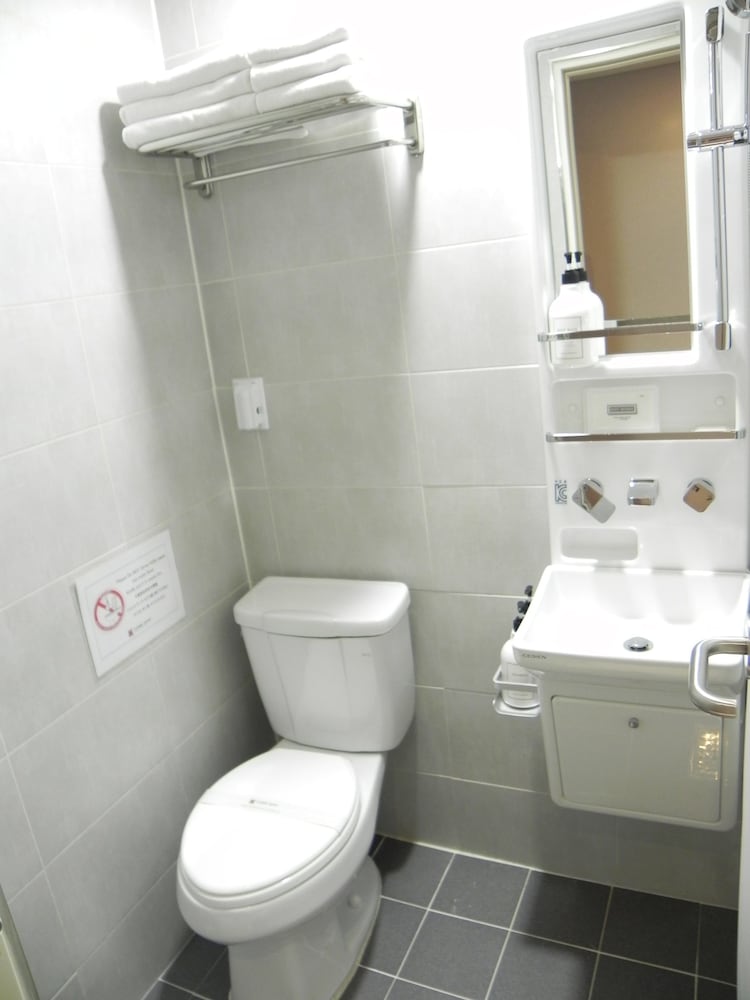 EHWA HOTEL MYEONGDONG 68/69