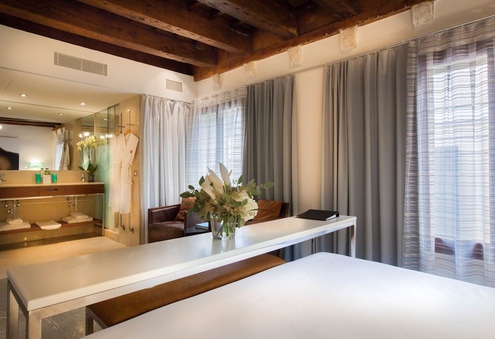 Petit Palace Hotel Tres 6/70