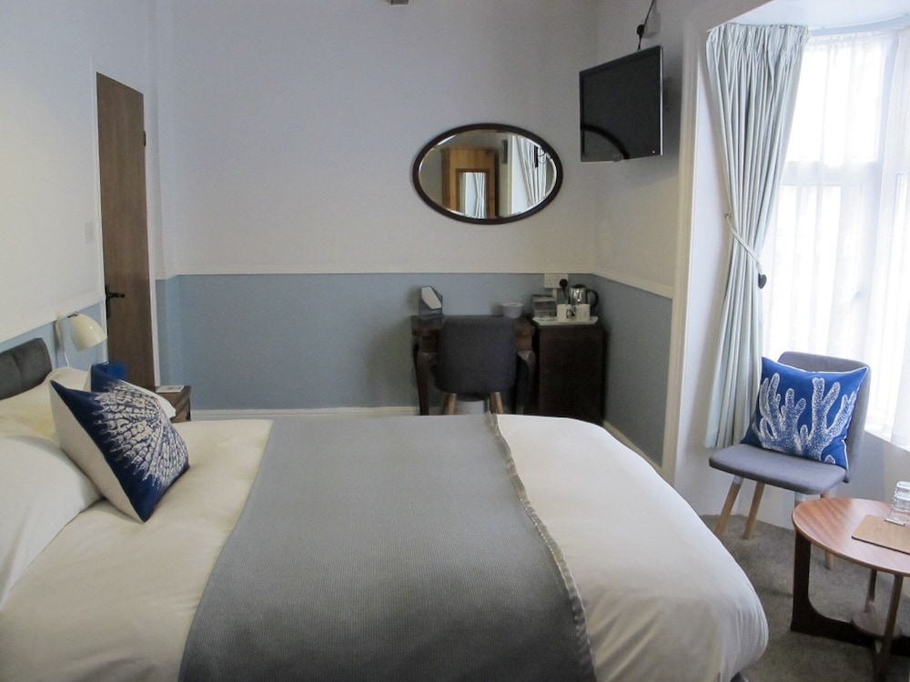Melcombe Villa Guesthouse 10/24