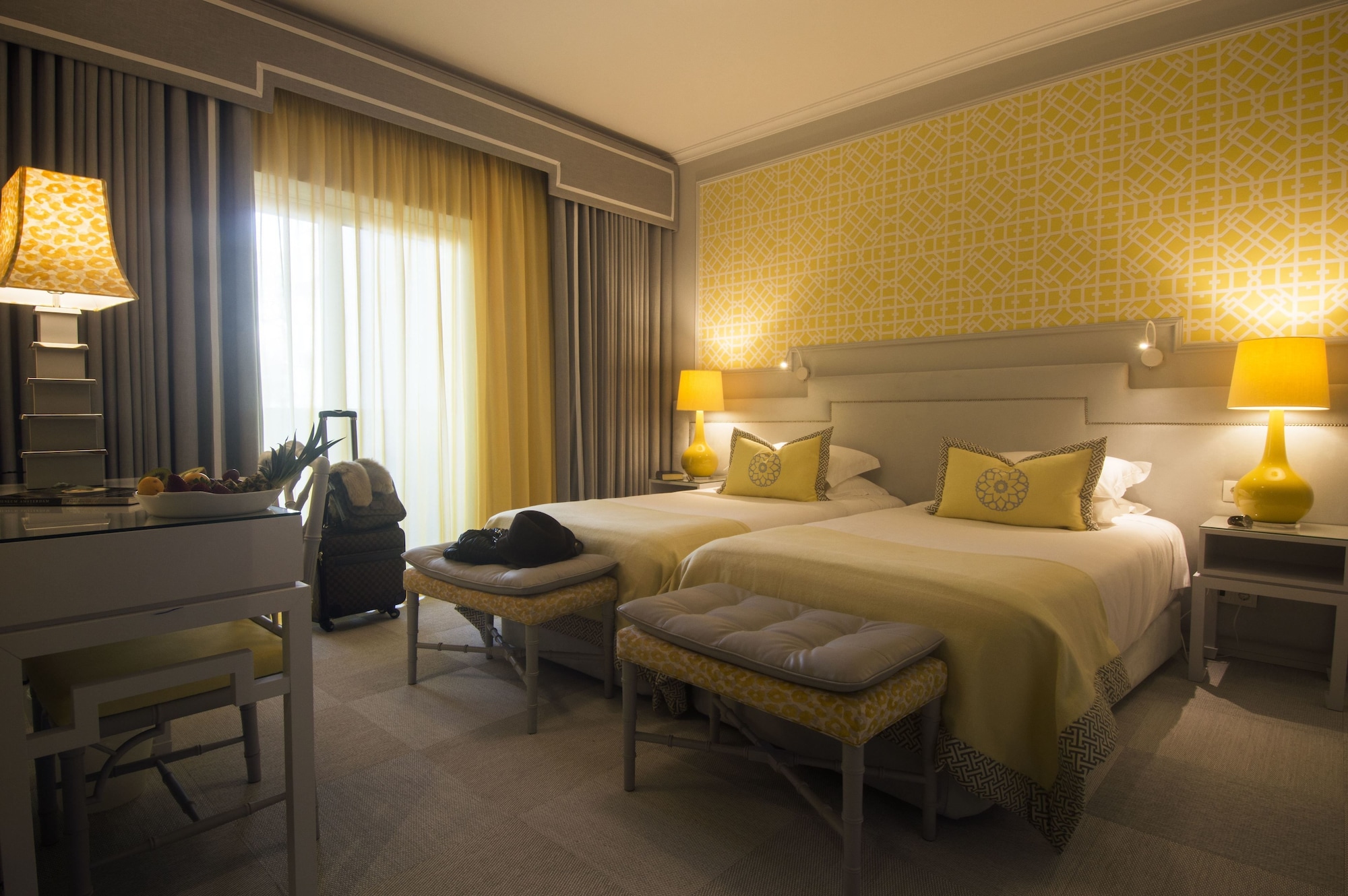 ROOM, SINGLE