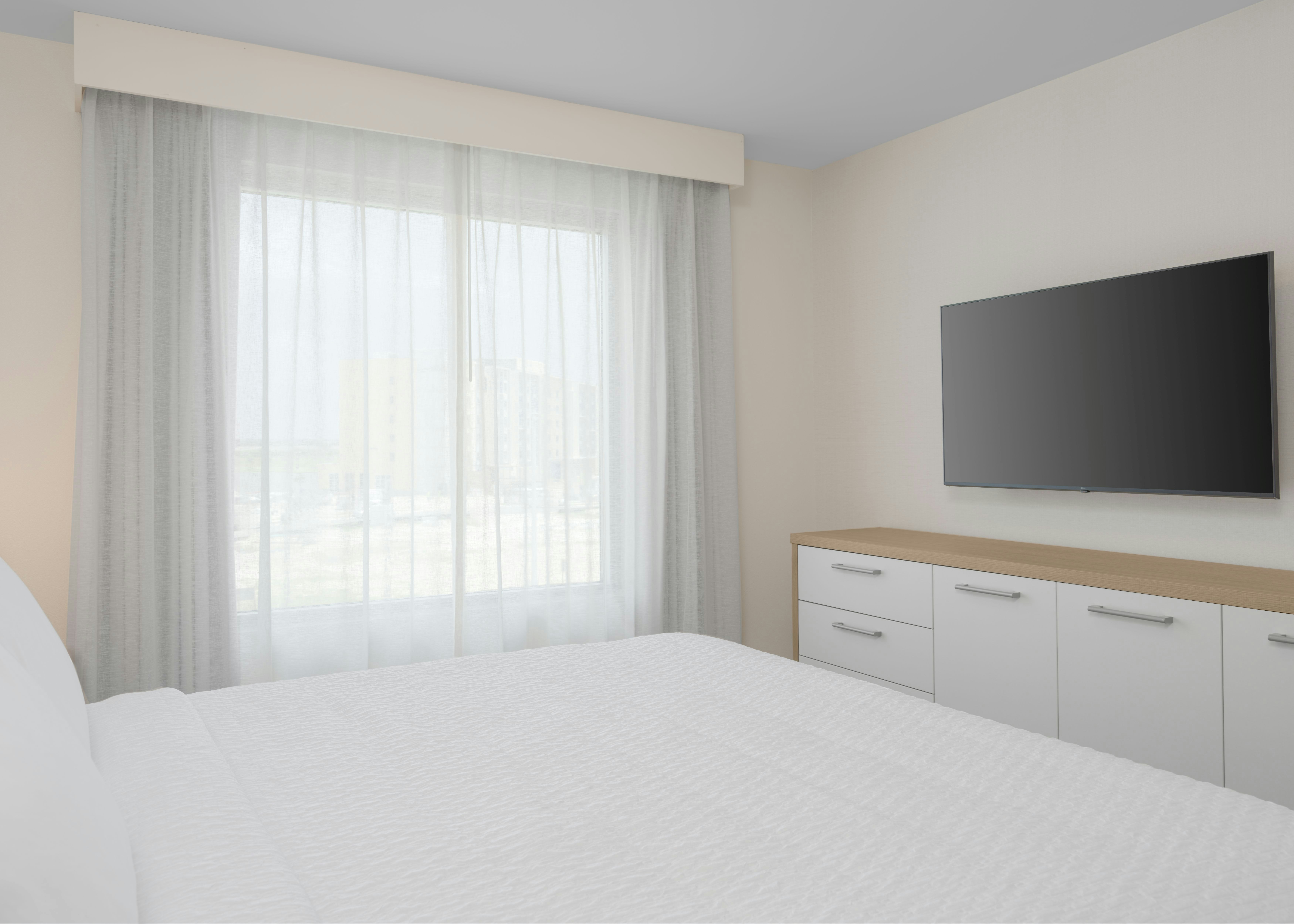 1 BEDROOM, SUITE, KING BED