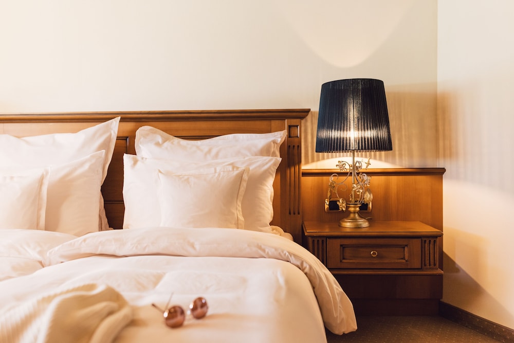 Alpenpalace Luxury Hideaway & Spa Retreat 12/50