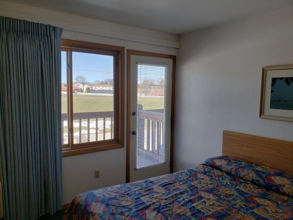 Algoma Beach Motel 12/35