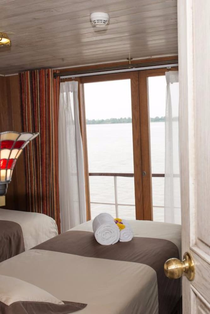 L'Amant Cruise 8/21