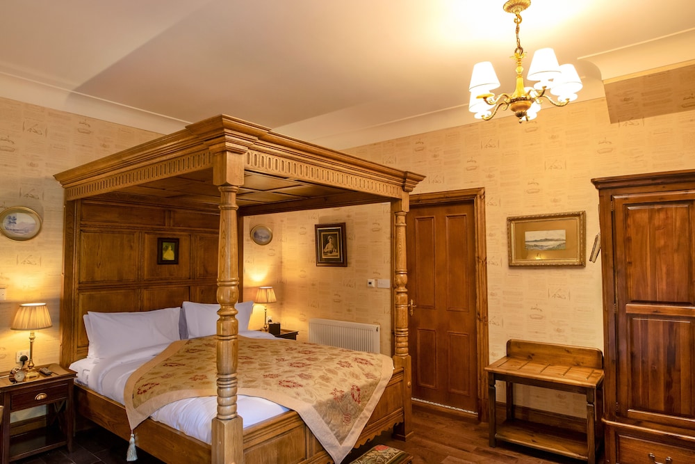 Four Poster, Junior Suite, King Bed