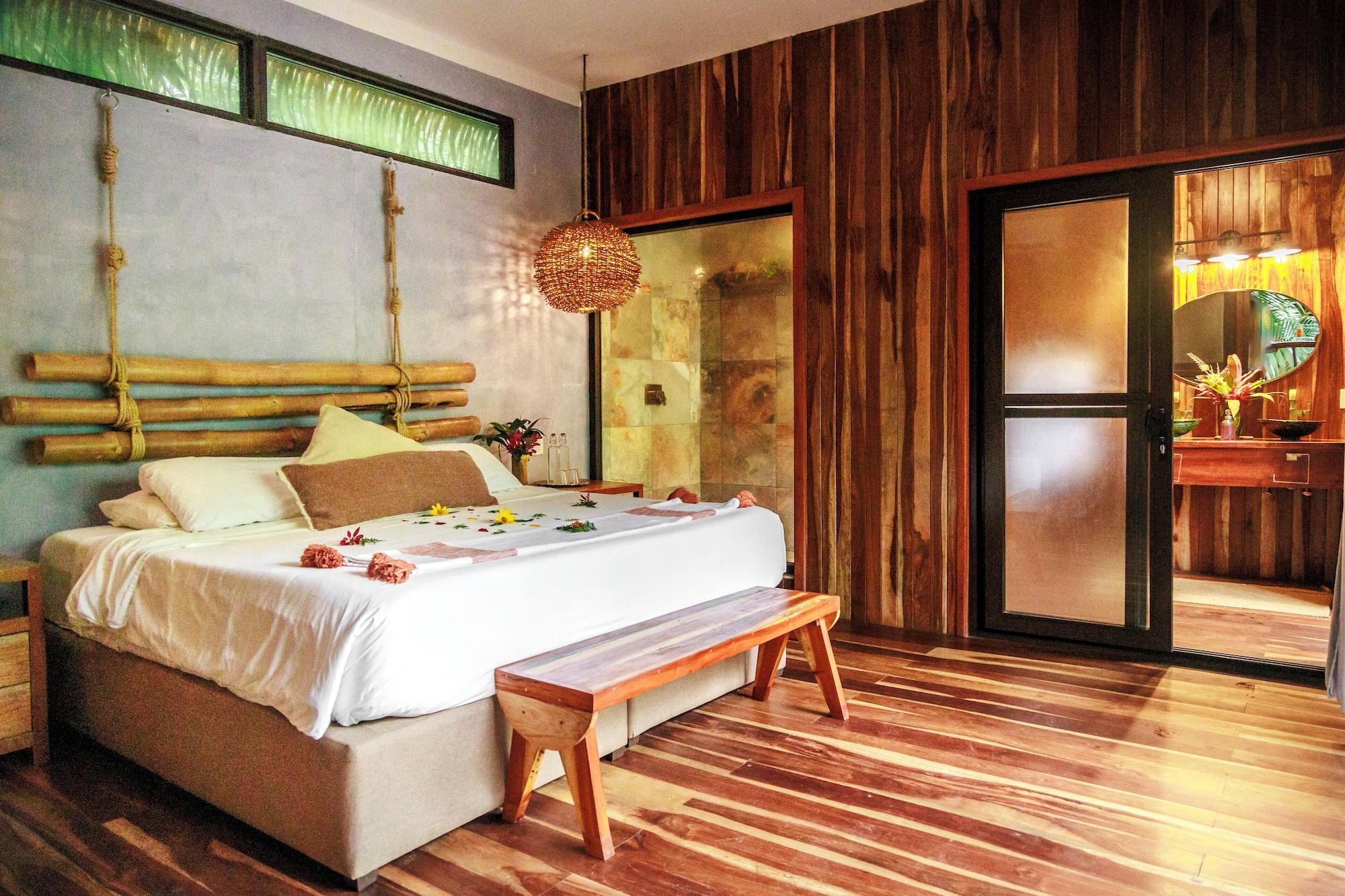 Signature, Tree House