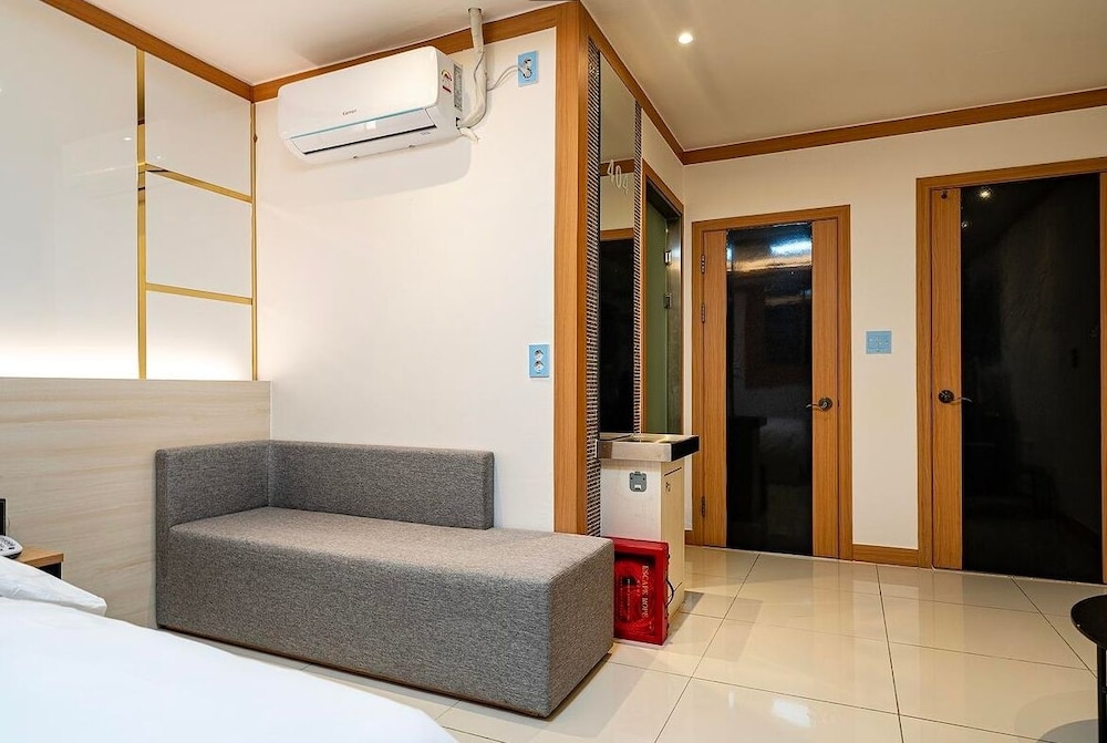 JM Hotel 59/66