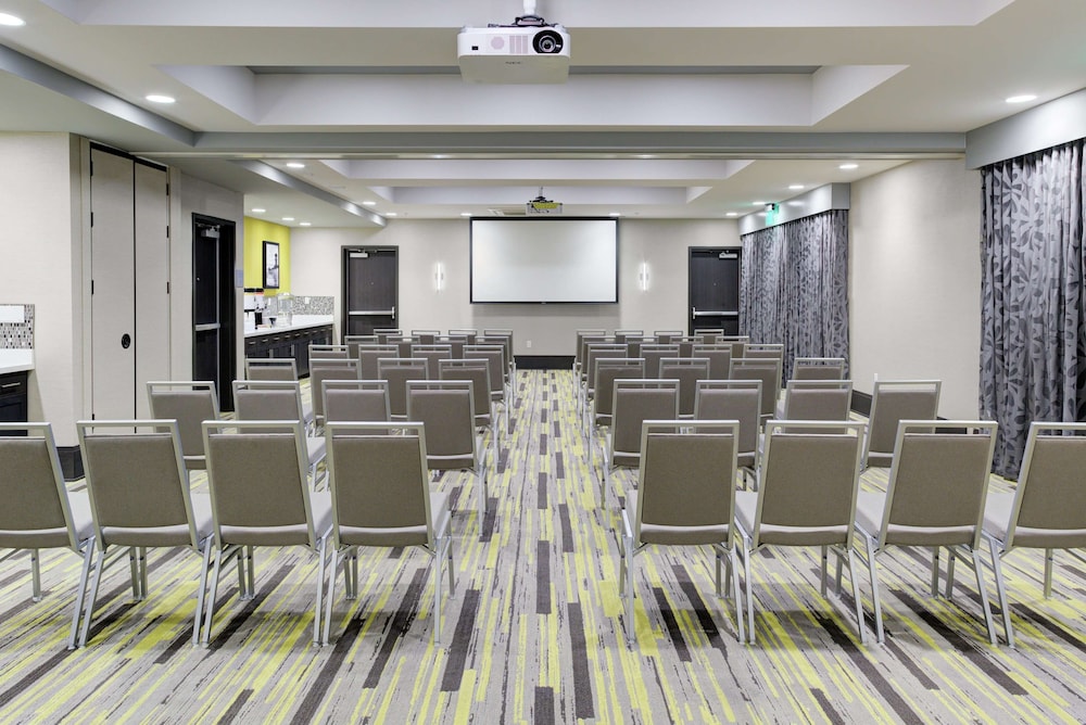 Hampton Inn and Suites Irvine Orange County Airport 44/52