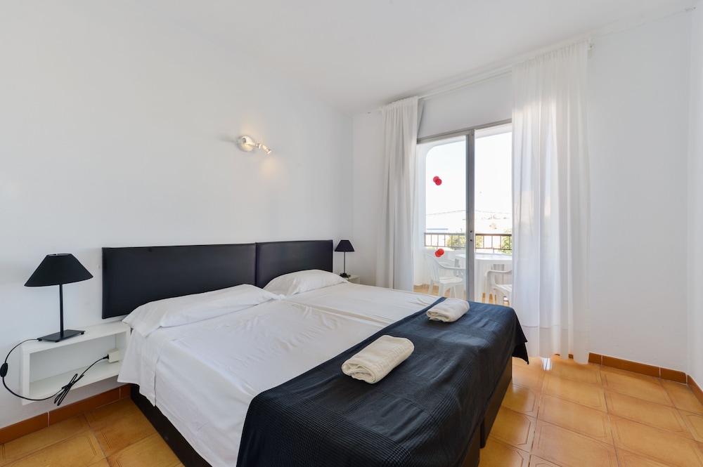 Apartamentos San Antonio Beach 5/35