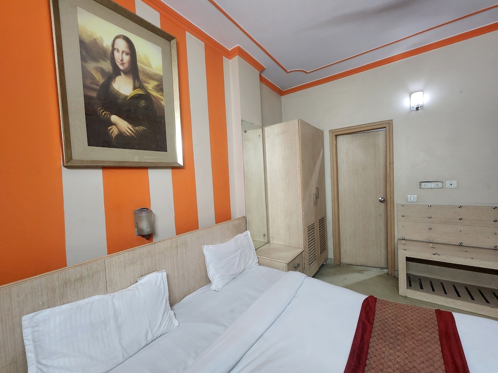 Oyo Rooms 760 Karol Bagh Metro Station 14/50