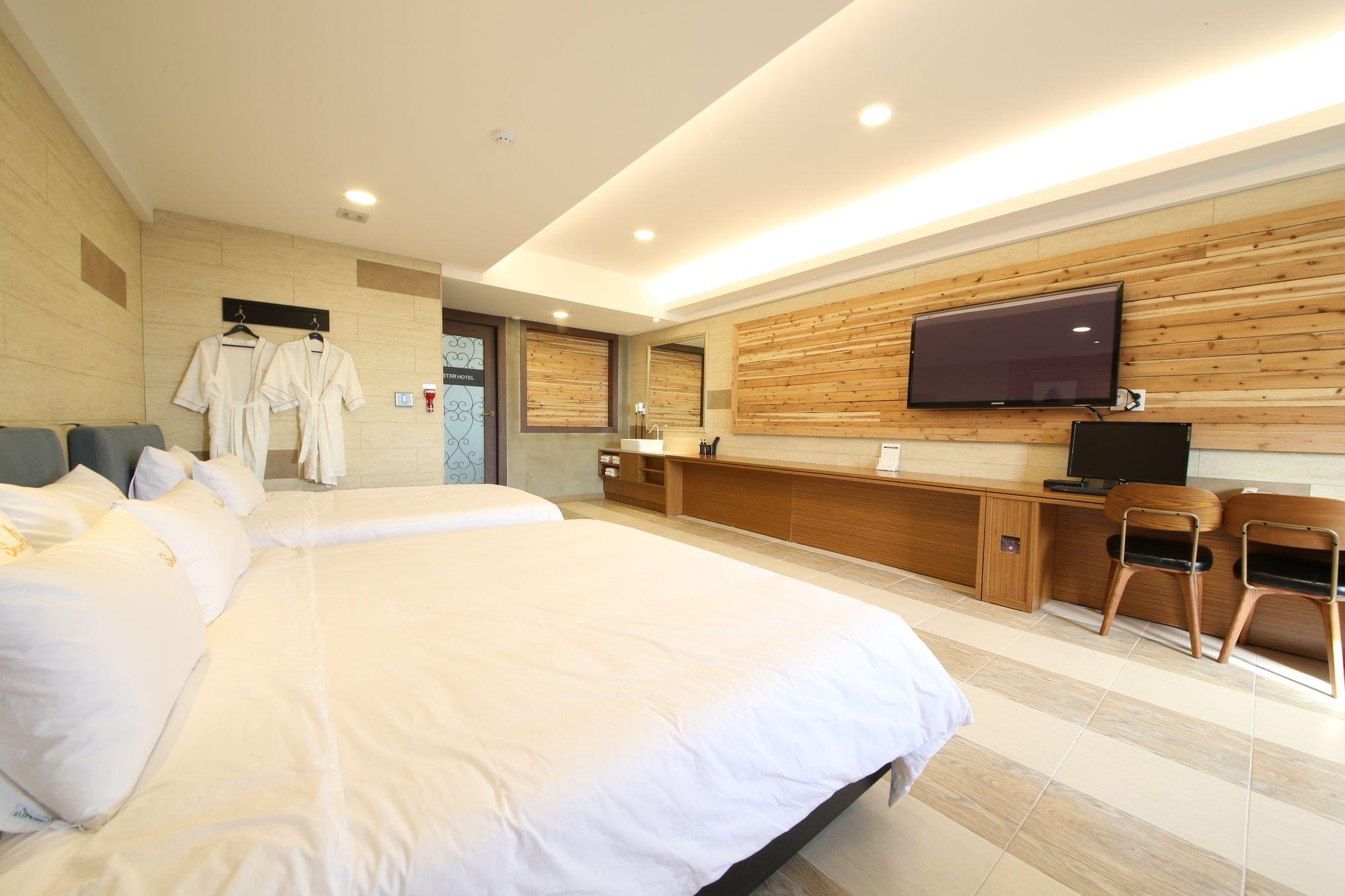 Star Hotel 16/72