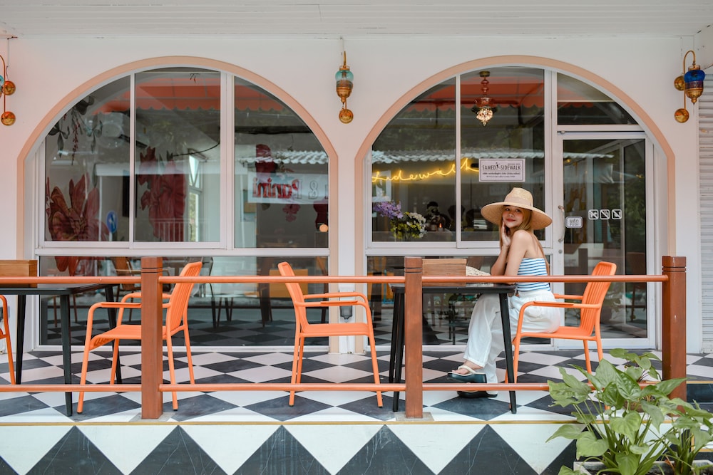 Side Walk Boutique Hotel 6/50