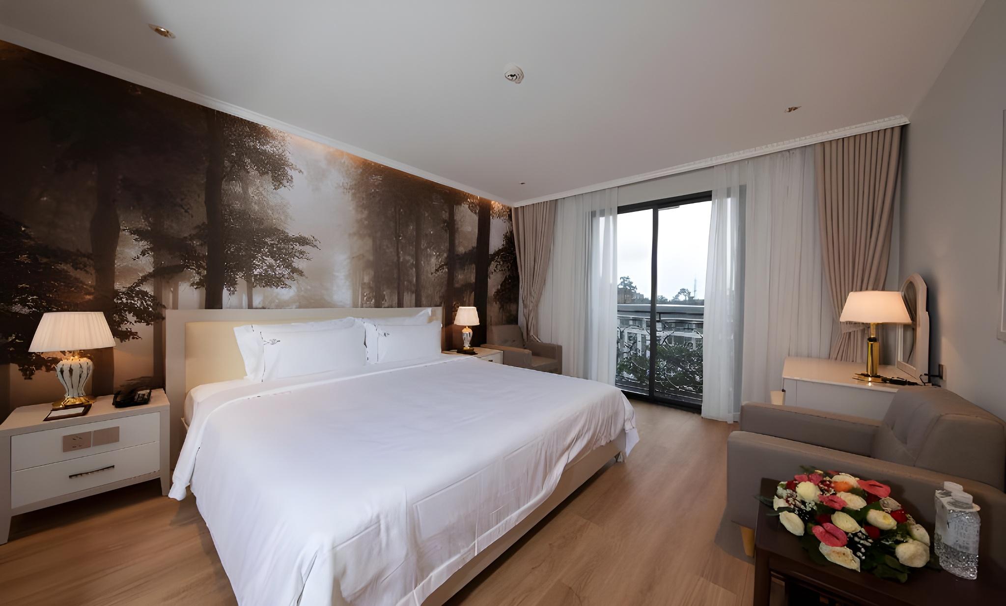 Deluxe, Double or Twin Bed, City View