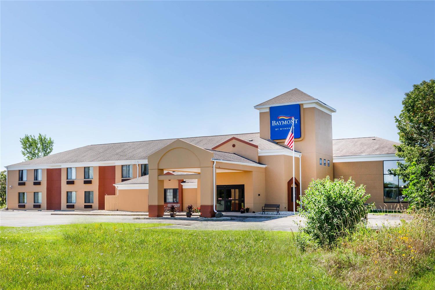 Baymont Inn and Suites by Wyndham Mukwonago 1/14