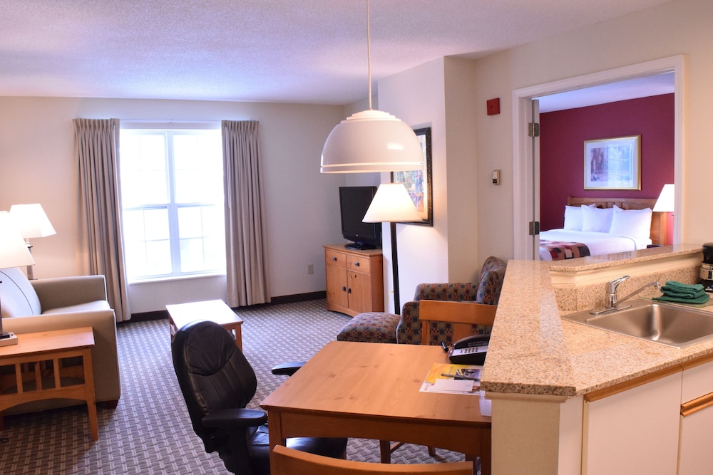 Cresthill Suites Syracuse 25/53