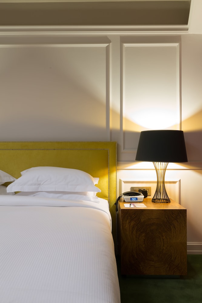 DoubleTree by Hilton Izmir Airport 16/85