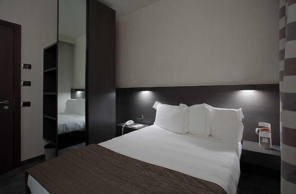 Hotel Ovest 11/34