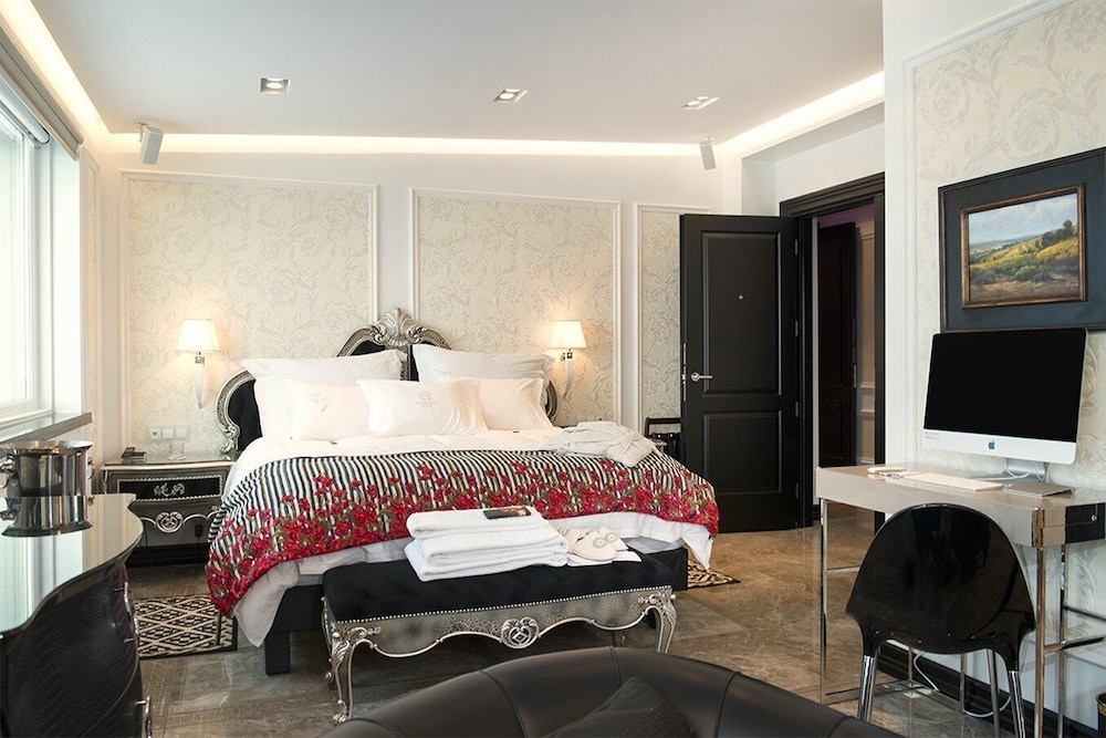 Diamond Suites 21/73