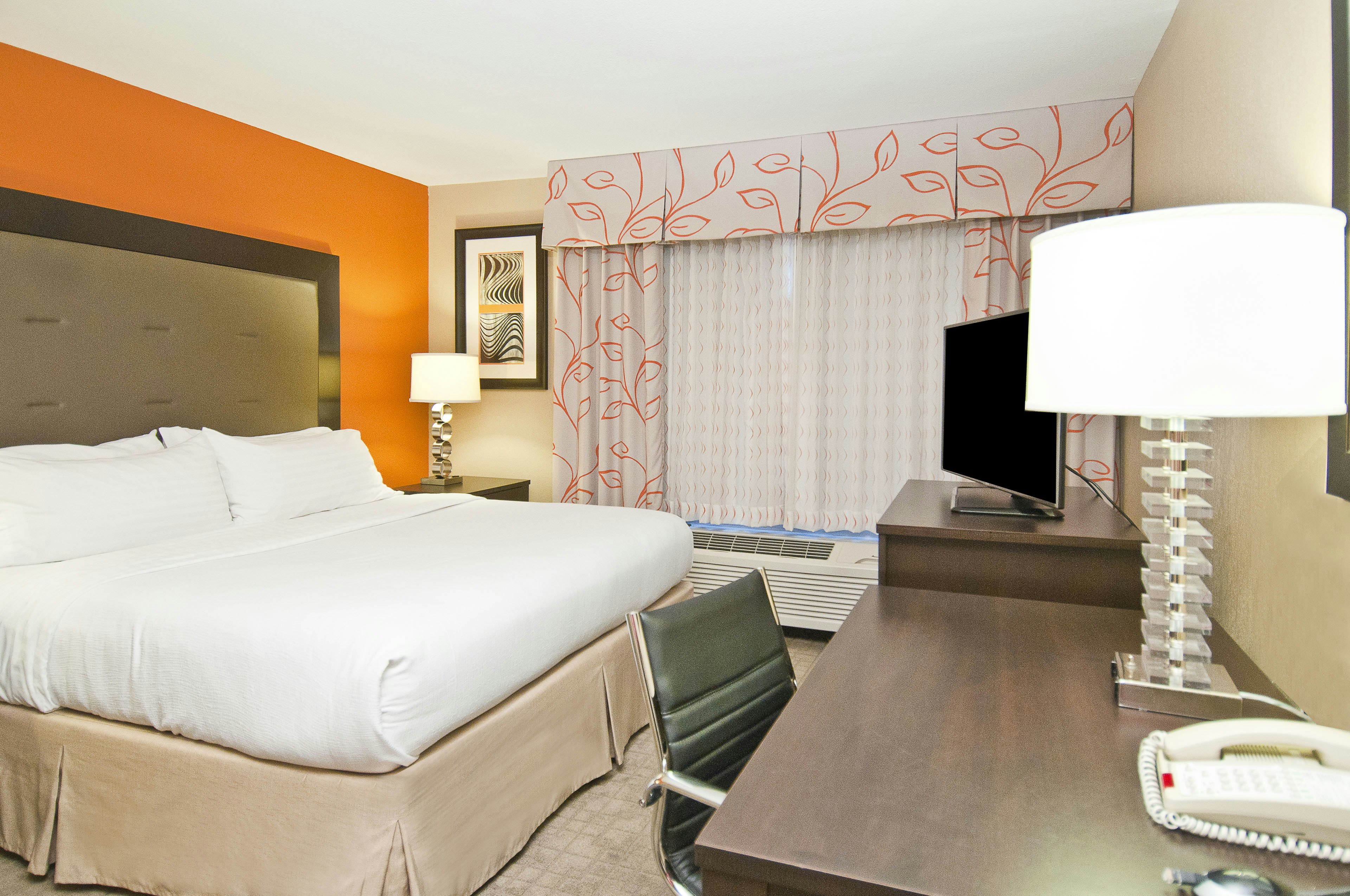 Holiday Inn Hotel Suites Slidell 32/79
