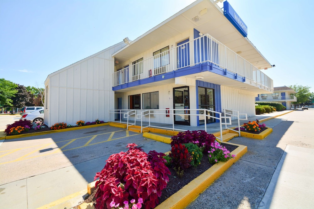 Motel6 Windsor Locks, CT - Hartford 54/66