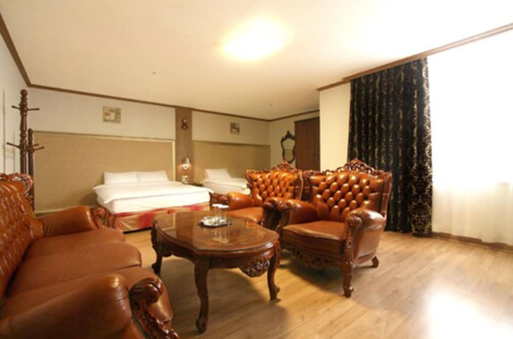 Olympic Hotel 27/49
