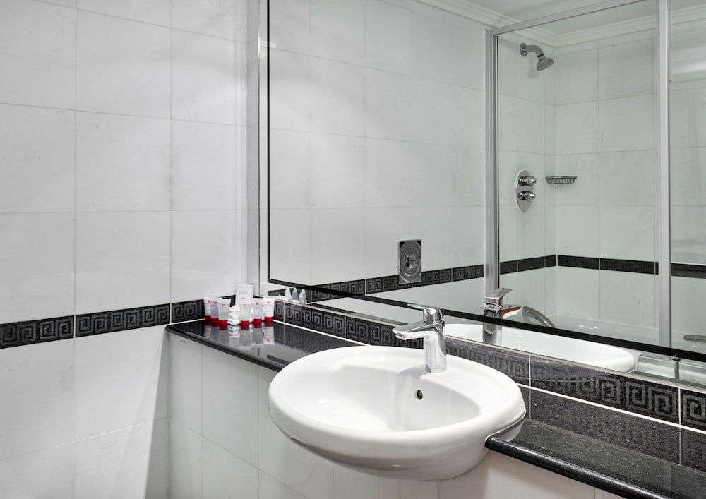 Leonardo Royal Hotel London City 10/69