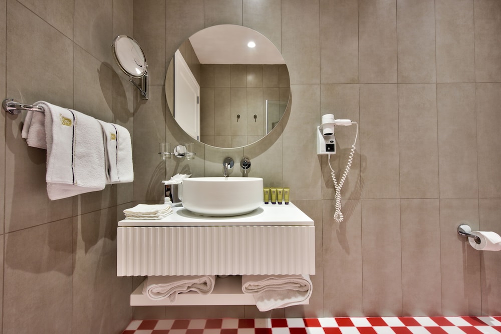 غرفة سوبيريور بسرير كينج مع أريكة، Holm Hotel And Spa 3/3