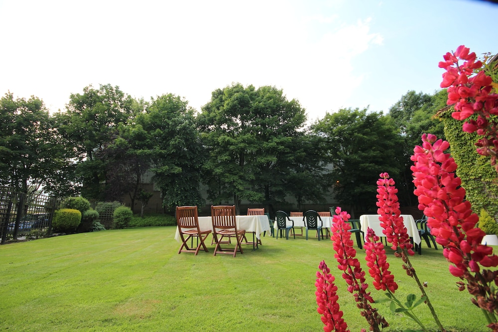 Strathburn Hotel Inverurie by Compass Hospitality 40/50
