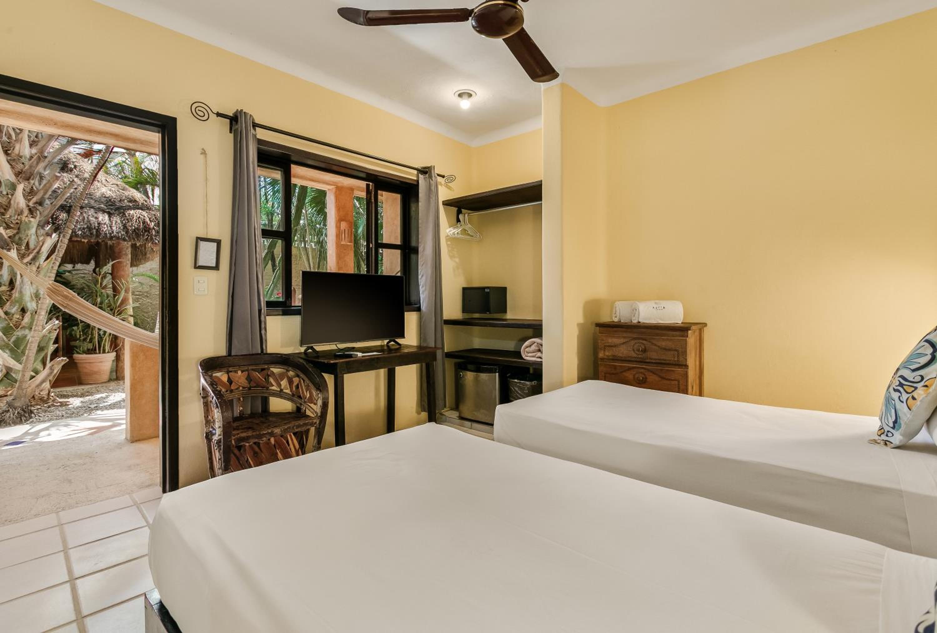 SUPERIOR, TWIN BEDS
