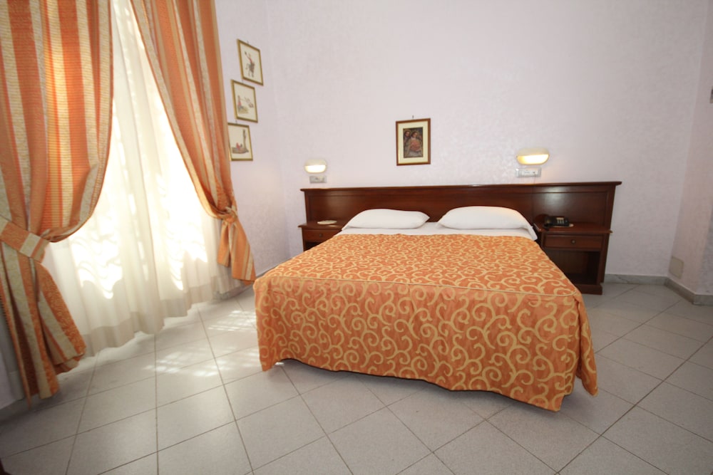 Hotel Marisa 54/114