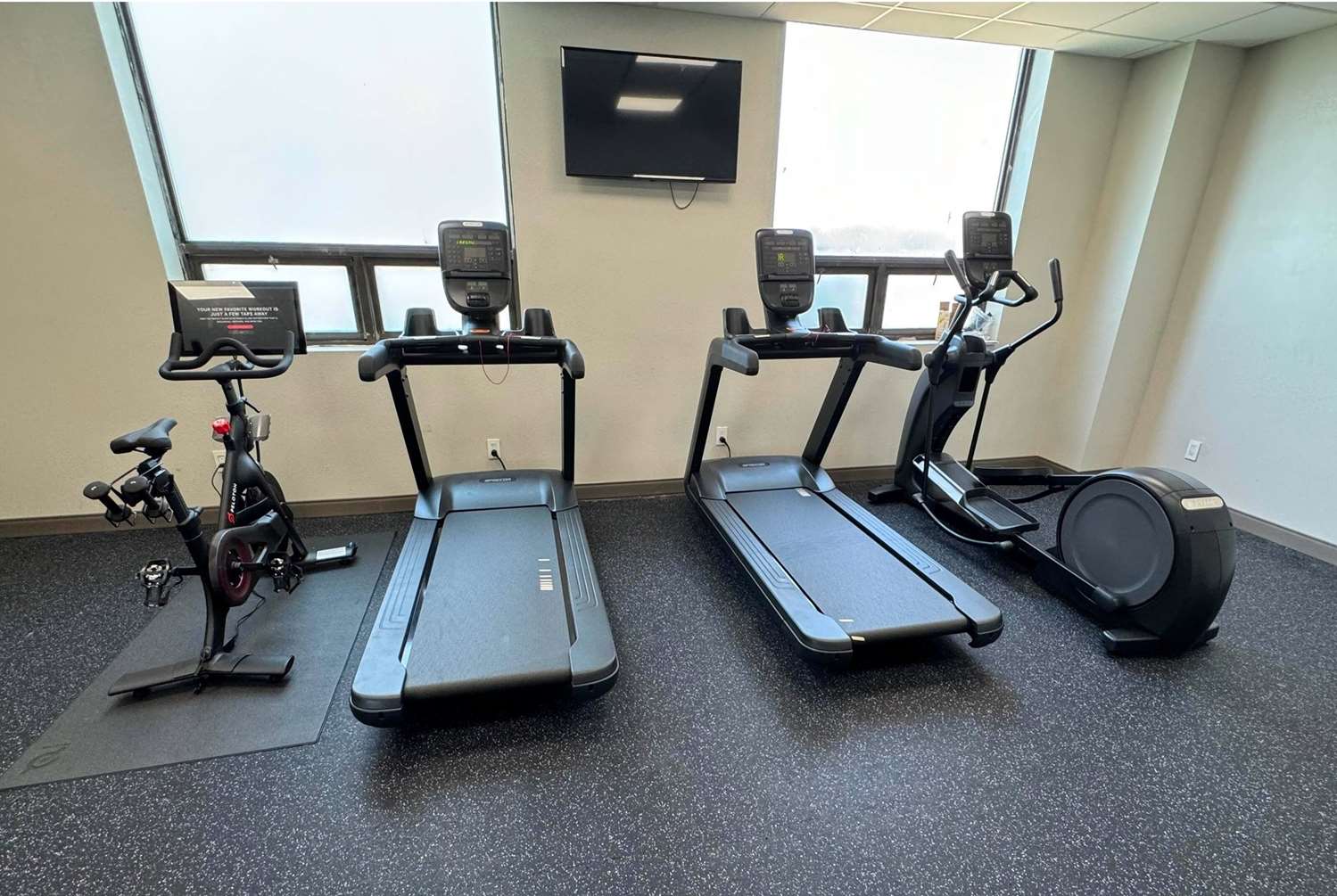 La Quinta Inn & Suites by Wyndham New Haven 32/49