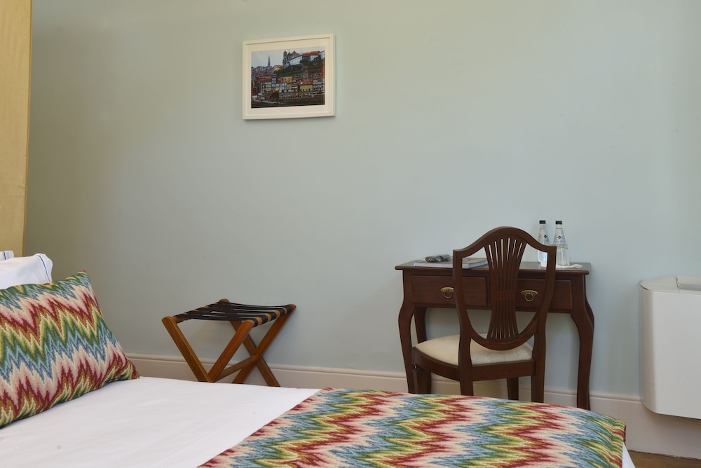 Dukes Corner Guest House 22/76