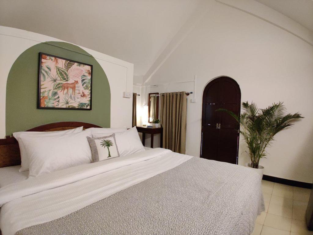 Cabana, Queen Bed، Olive Zip Calangute Mira by Embassy Group 2/3