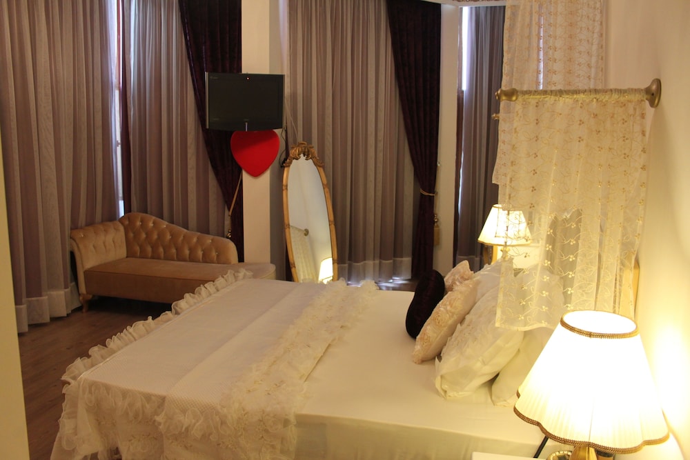 Huri & Nuri Hotel 14/45