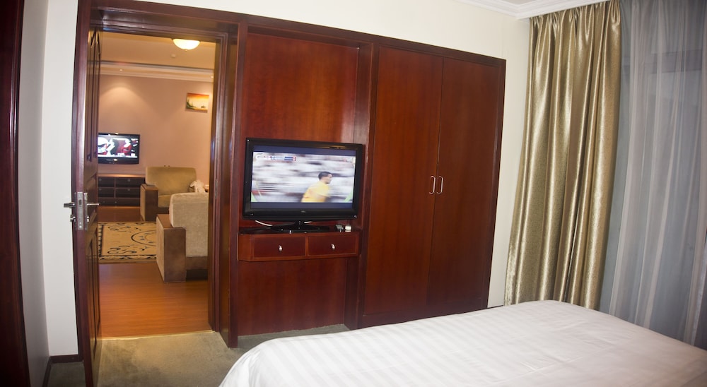 LUXURY, SUITE