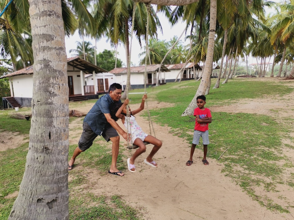 Darwins Beach Resort 38/50