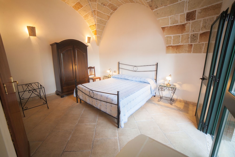 STANDARD, QUEEN BED, GARDEN VIEW