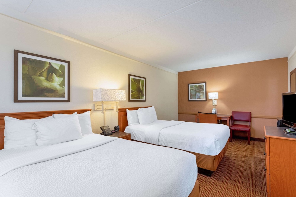 La Quinta Inn Huntsville Research Park 22/38