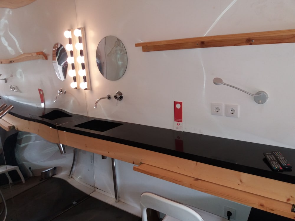 Liv Inn Guest House 44/46