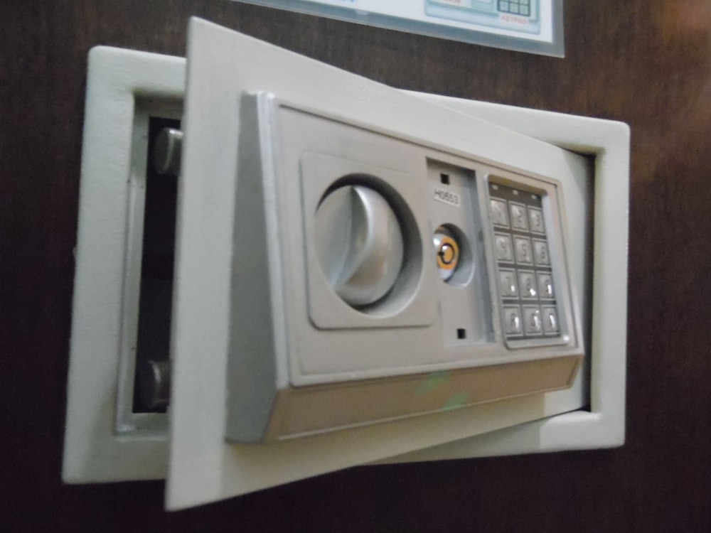 Eurotel Las Pinas 39/65