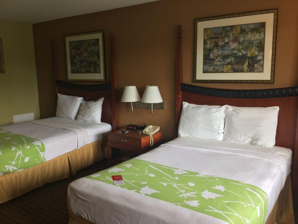 ROOM, 2 DOUBLE BEDS