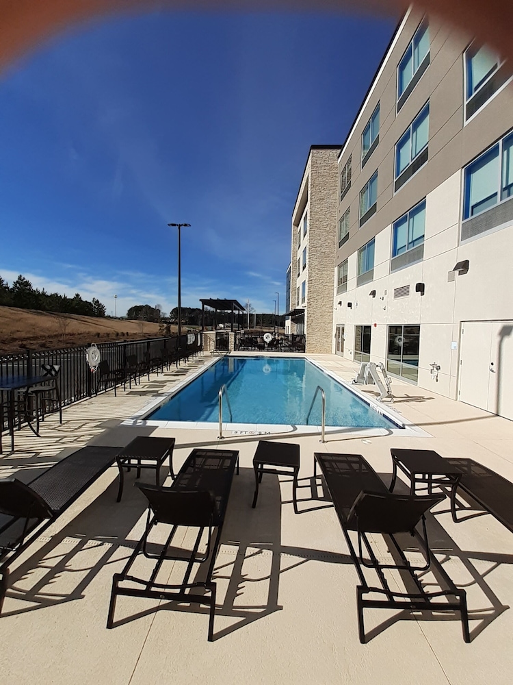 Holiday Inn Express and Suites Richburg 3/50