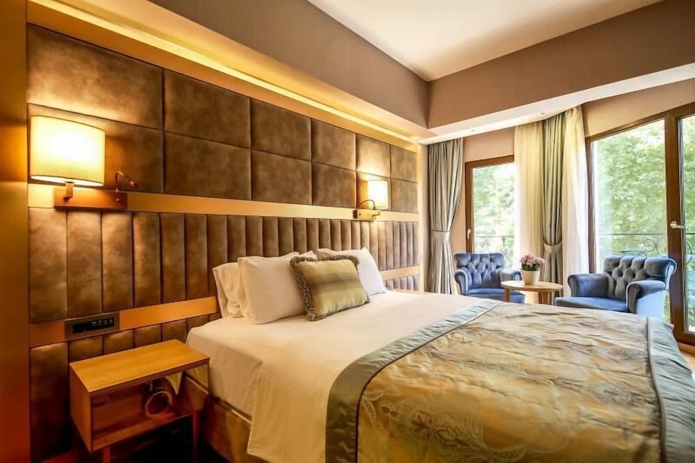 2 Bedrooms, Connecting, Family, 1 Single and 2 Queen Beds