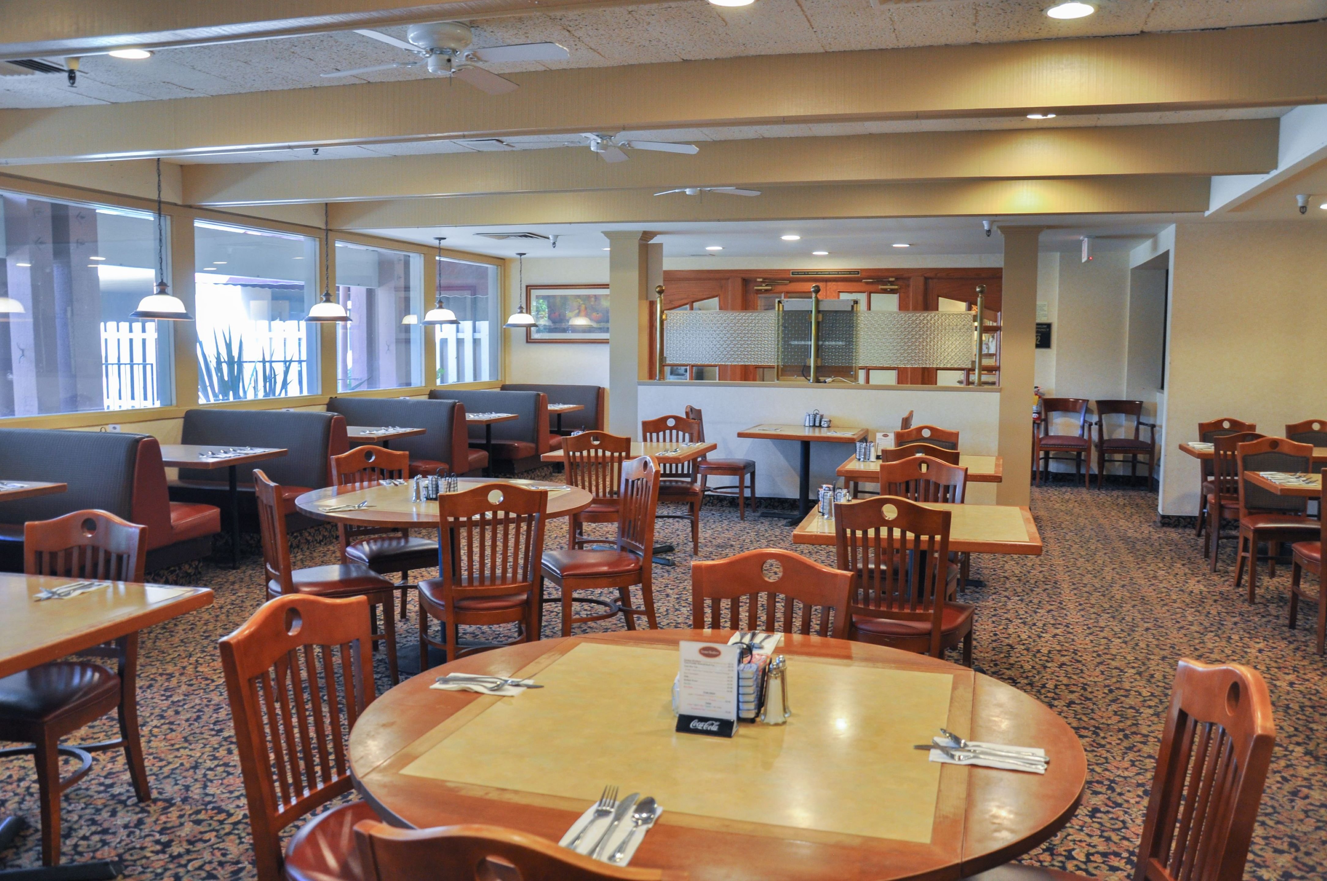 Piccadilly Inn Airport 47/73