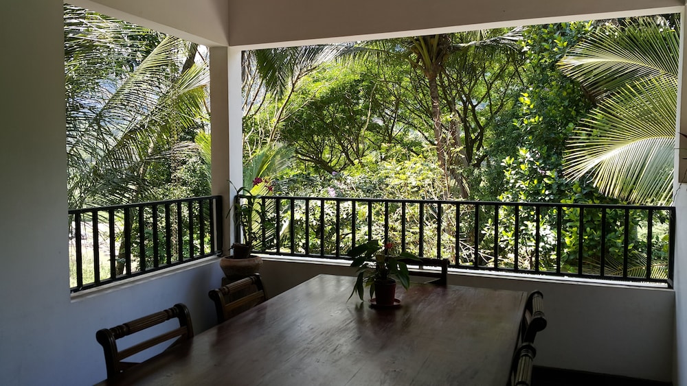 Riverside Homestay Apartments 22/27
