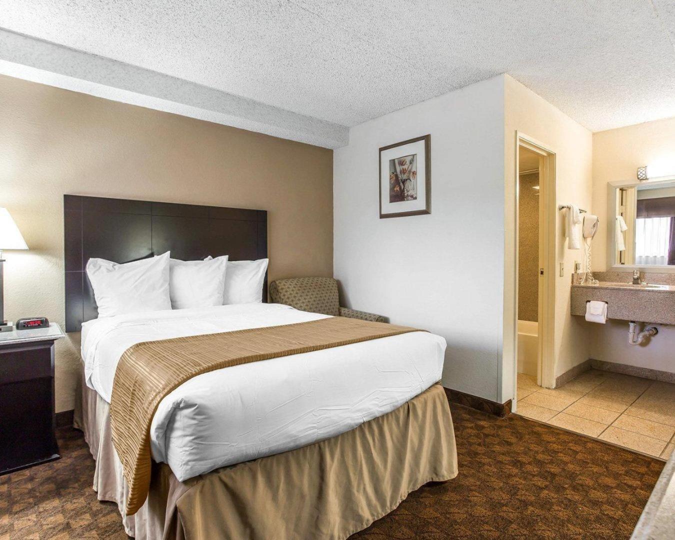ROOM, DOUBLE BED