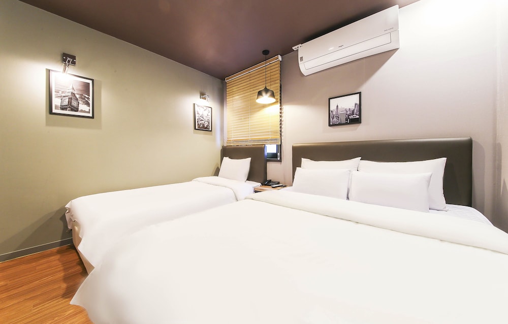 Hotel Gray 12/35